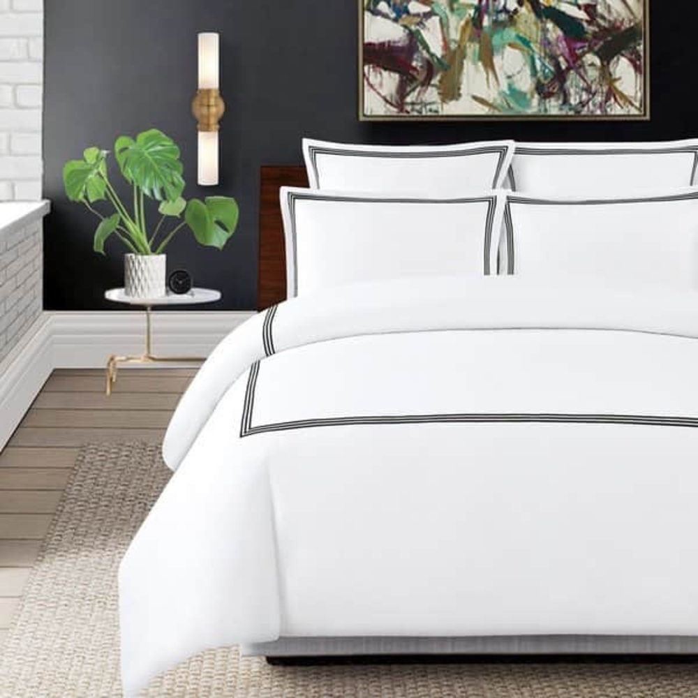 White duvet with grey piping